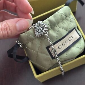Silver Gucci Bracelet: chain motifs and GG heart